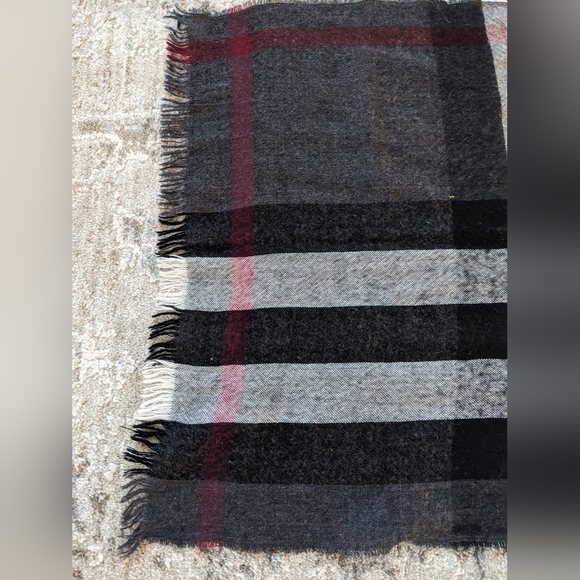 Burberry Check Cashmere Scarf - EUC - Picture 3 of 9